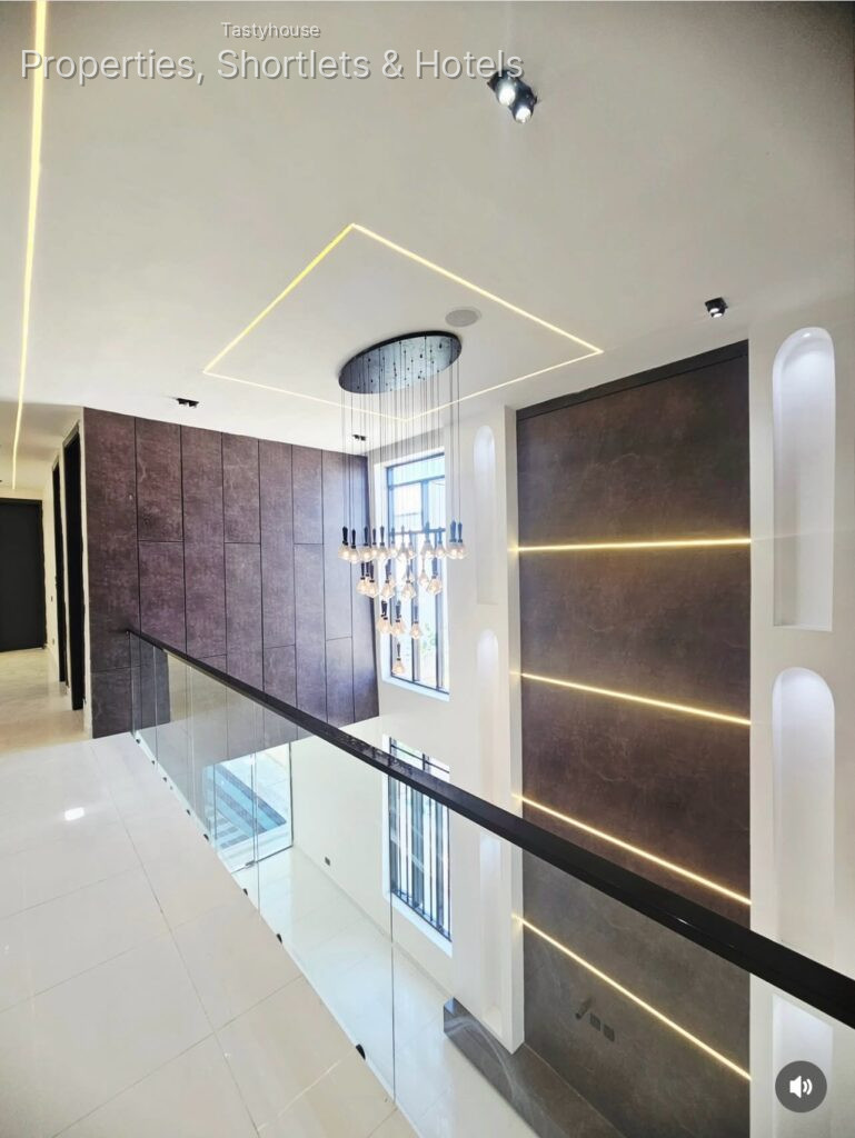 5BEDROOM HOME WITH SWIMMING POOL AND CINEMA