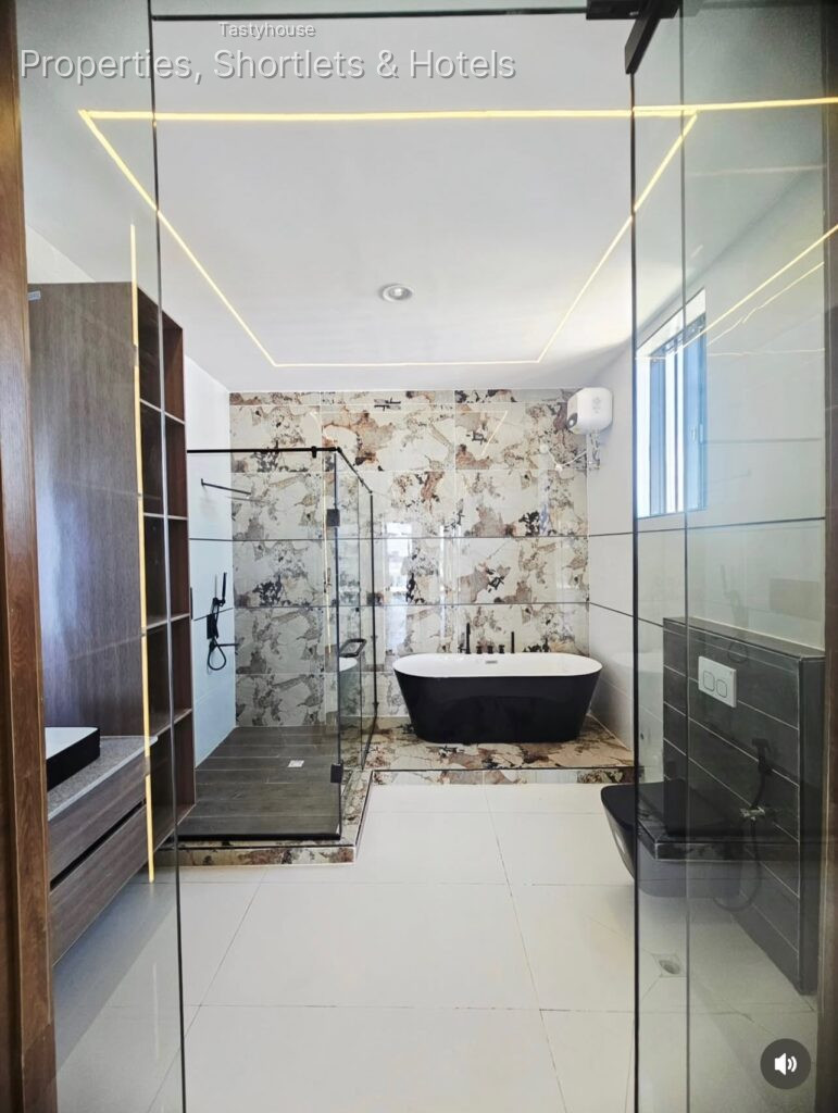 5BEDROOM HOME WITH SWIMMING POOL AND CINEMA