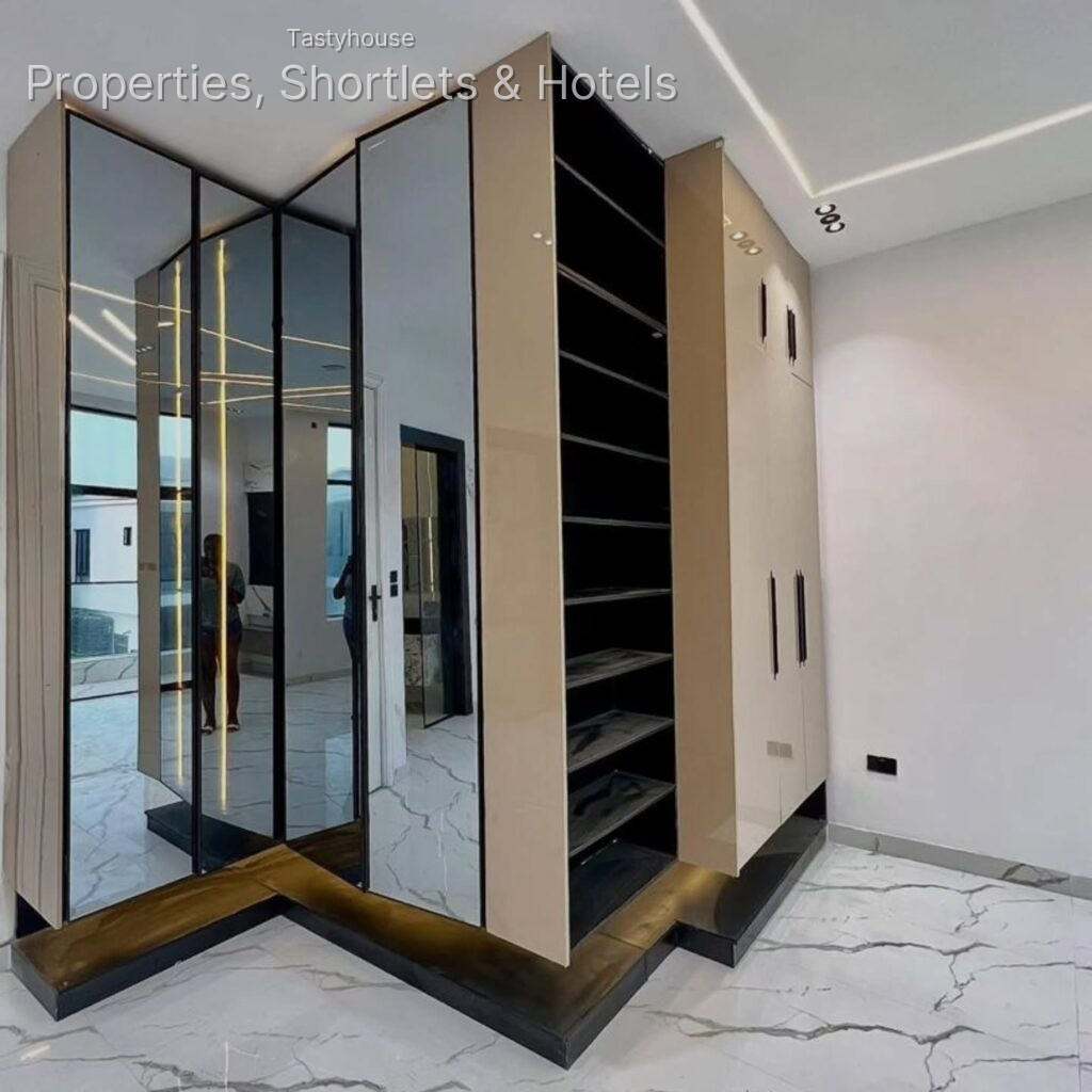 4 – BEDROOM FULLY DE TACHED HOME WITHSWIMMING POOL