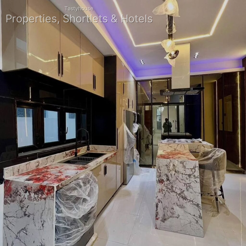4 – BEDROOM FULLY DE TACHED HOME WITHSWIMMING POOL