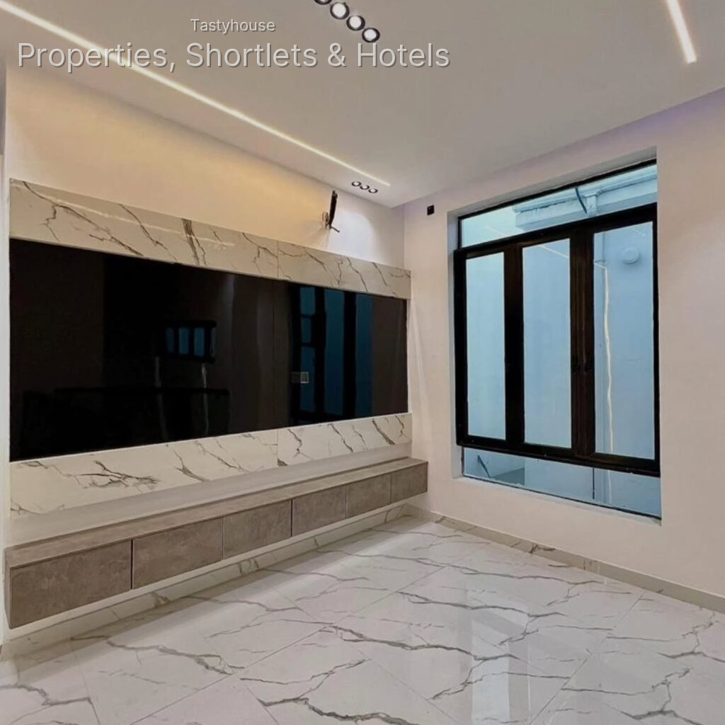 4 – BEDROOM FULLY DE TACHED HOME WITHSWIMMING POOL