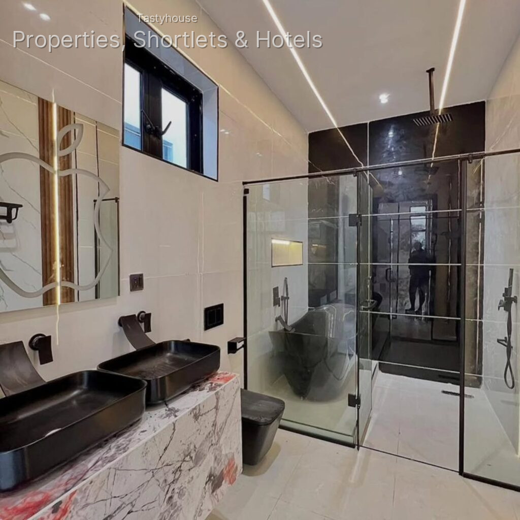 4 – BEDROOM FULLY DE TACHED HOME WITHSWIMMING POOL