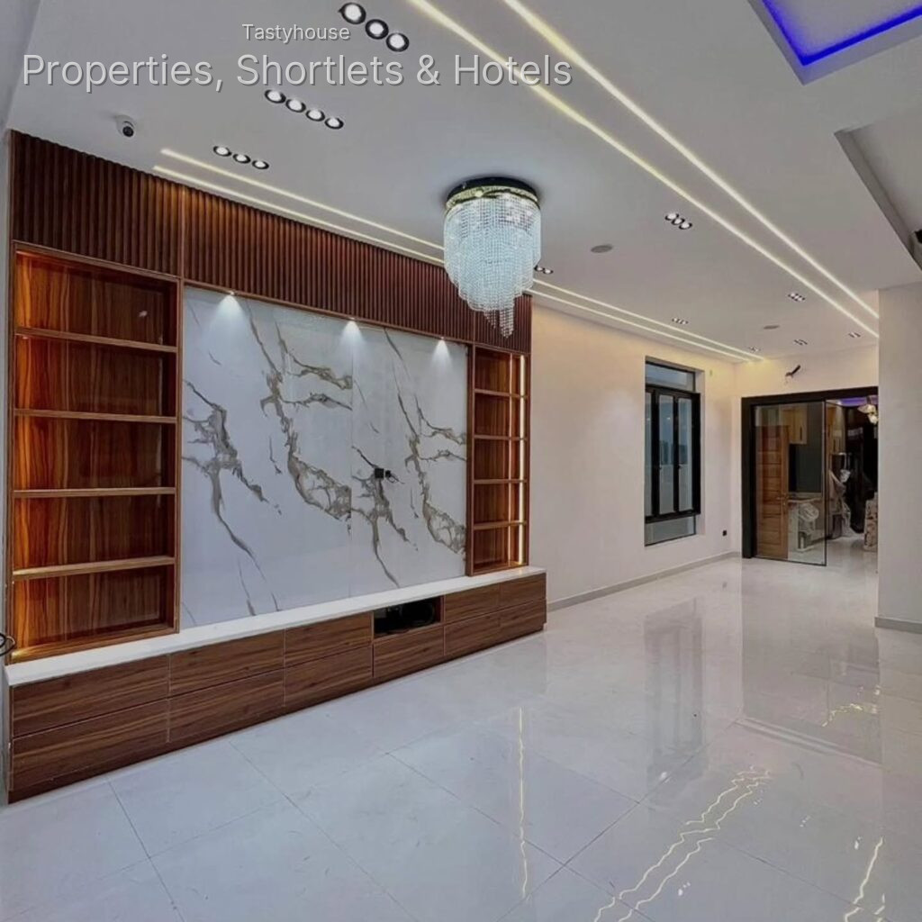 4 – BEDROOM FULLY DE TACHED HOME WITHSWIMMING POOL
