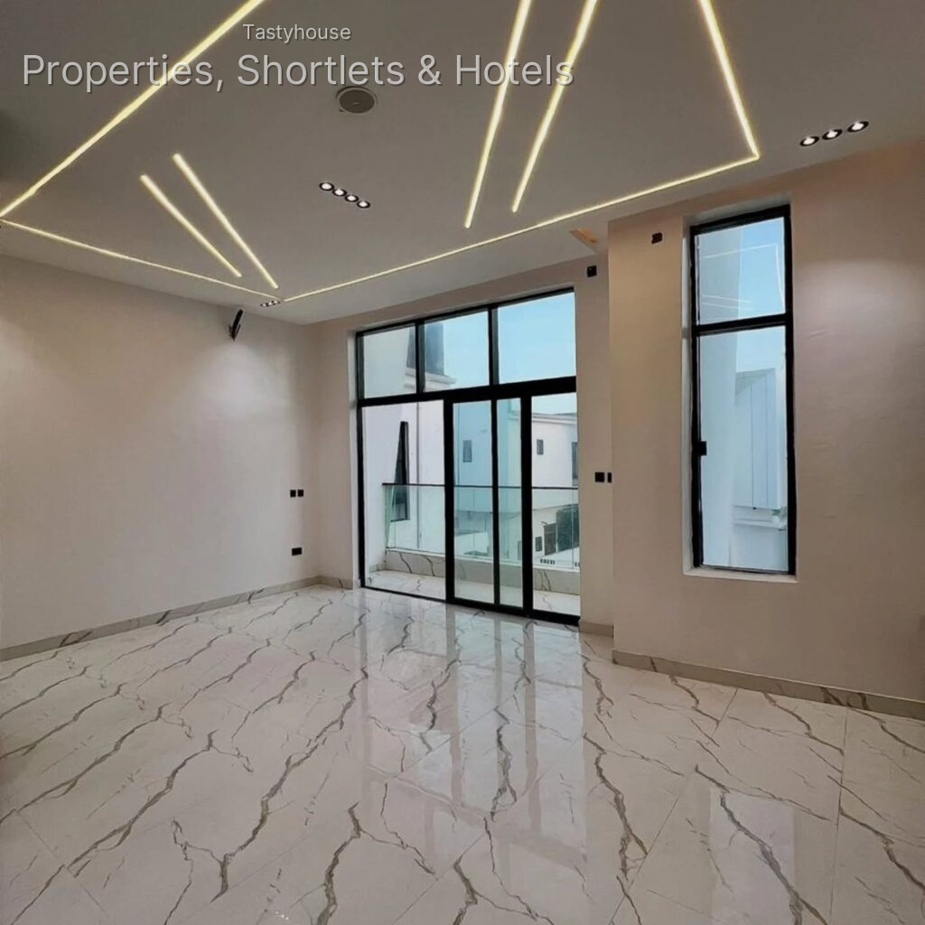 4 – BEDROOM FULLY DE TACHED HOME WITHSWIMMING POOL