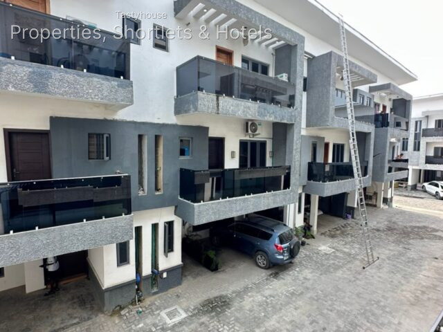 FULLY SERVICED 2 BEDROOM APARTMENTS