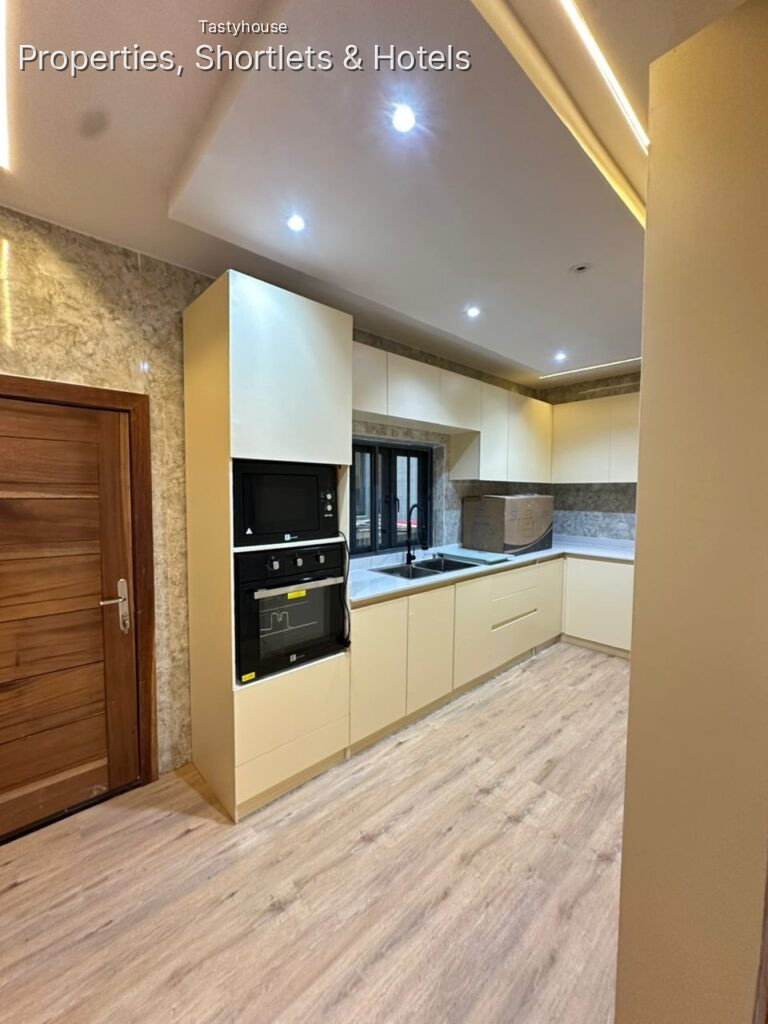 FULLY SERVICED 2 BEDROOM APARTMENTS