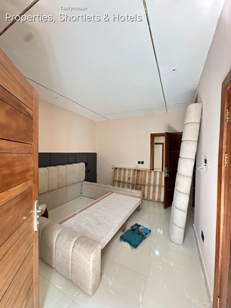 FULLY SERVICED 2 BEDROOM APARTMENTS