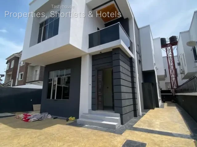 finished 5-bedroom fully detached duplex