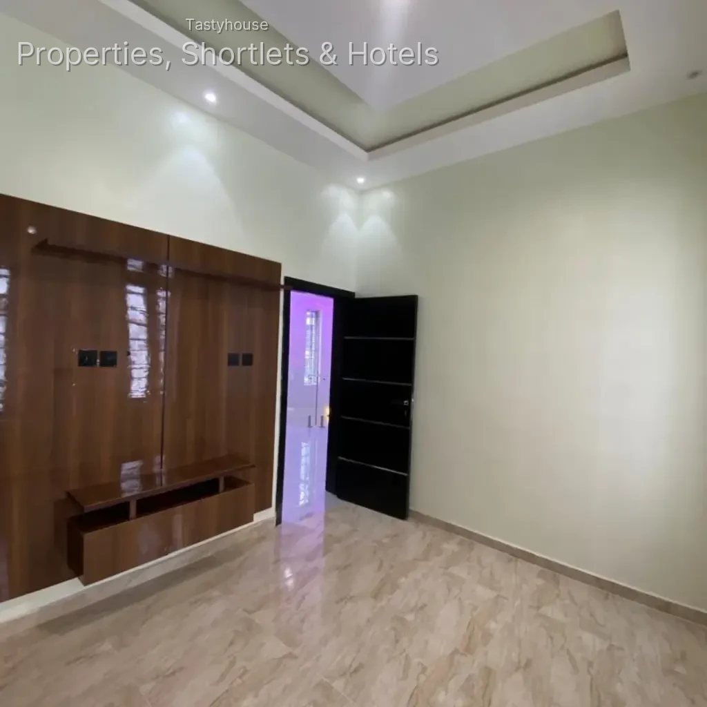 finished 5-bedroom fully detached duplex