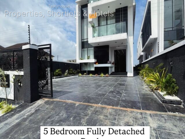 5 – BEDROOM FULLY DETACHED DUPLEX