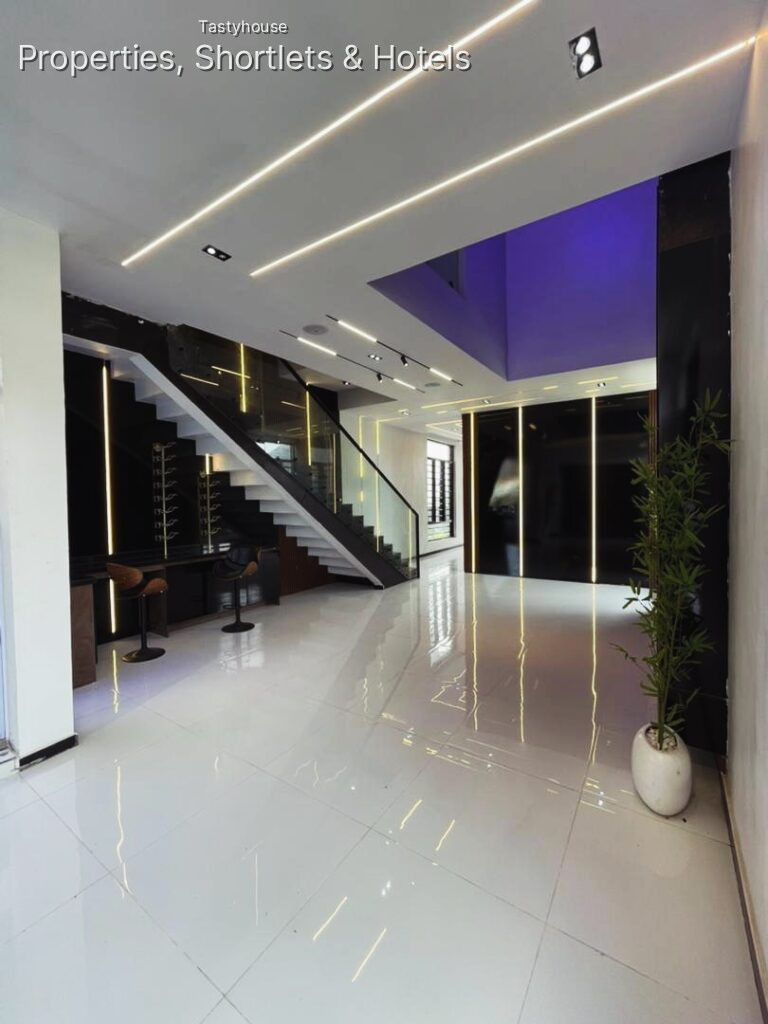 5 – BEDROOM FULLY DETACHED DUPLEX