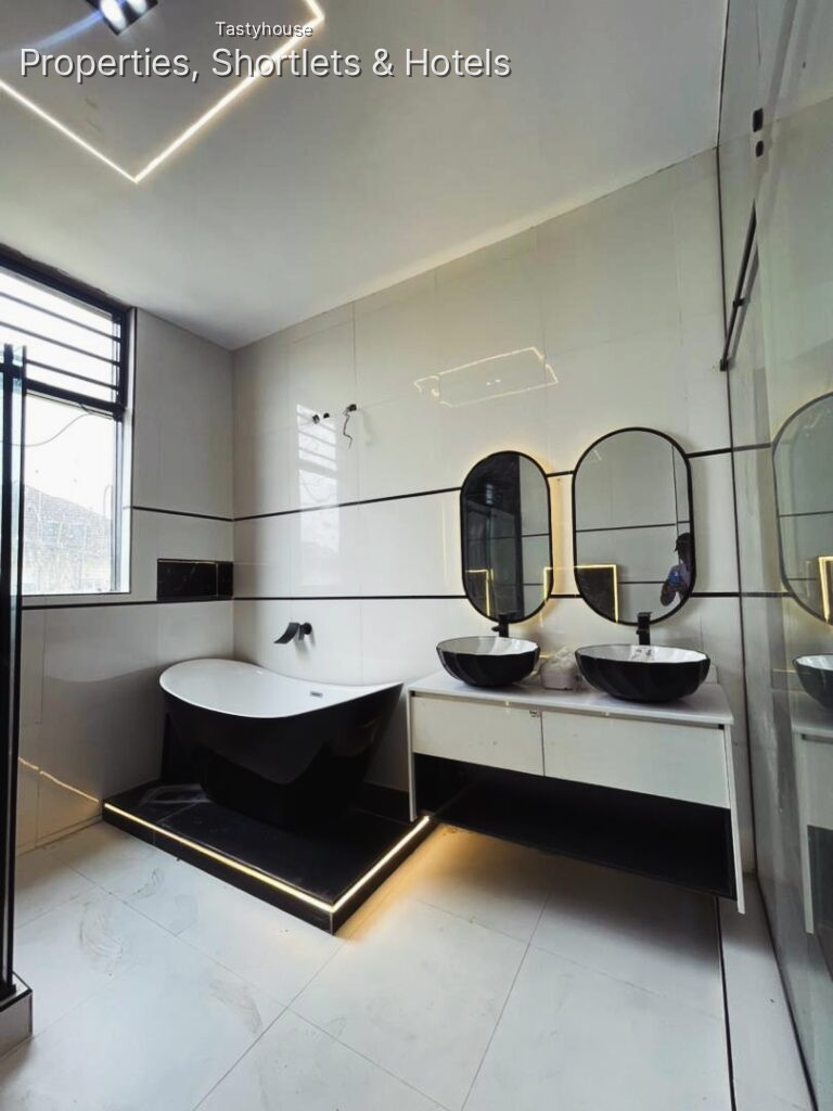 5 – BEDROOM FULLY DETACHED DUPLEX
