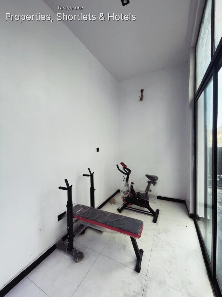5 – BEDROOM FULLY DETACHED DUPLEX