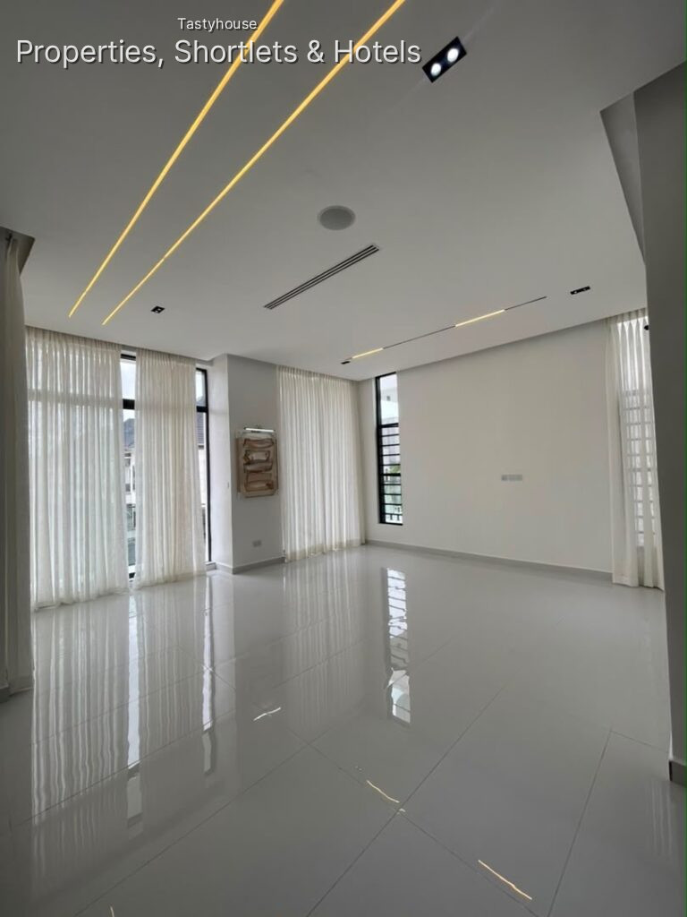 5 – BEDROOM FULLY DETACHED DUPLEX
