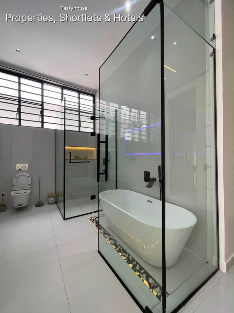 5 – BEDROOM FULLY DETACHED DUPLEX