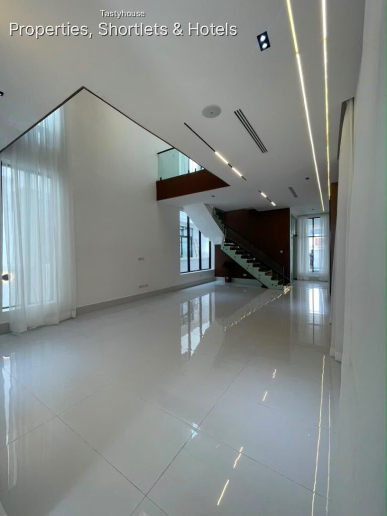 5 – BEDROOM FULLY DETACHED DUPLEX