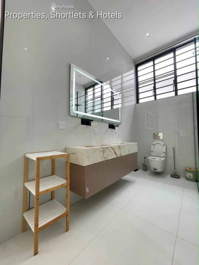 5 – BEDROOM FULLY DETACHED DUPLEX