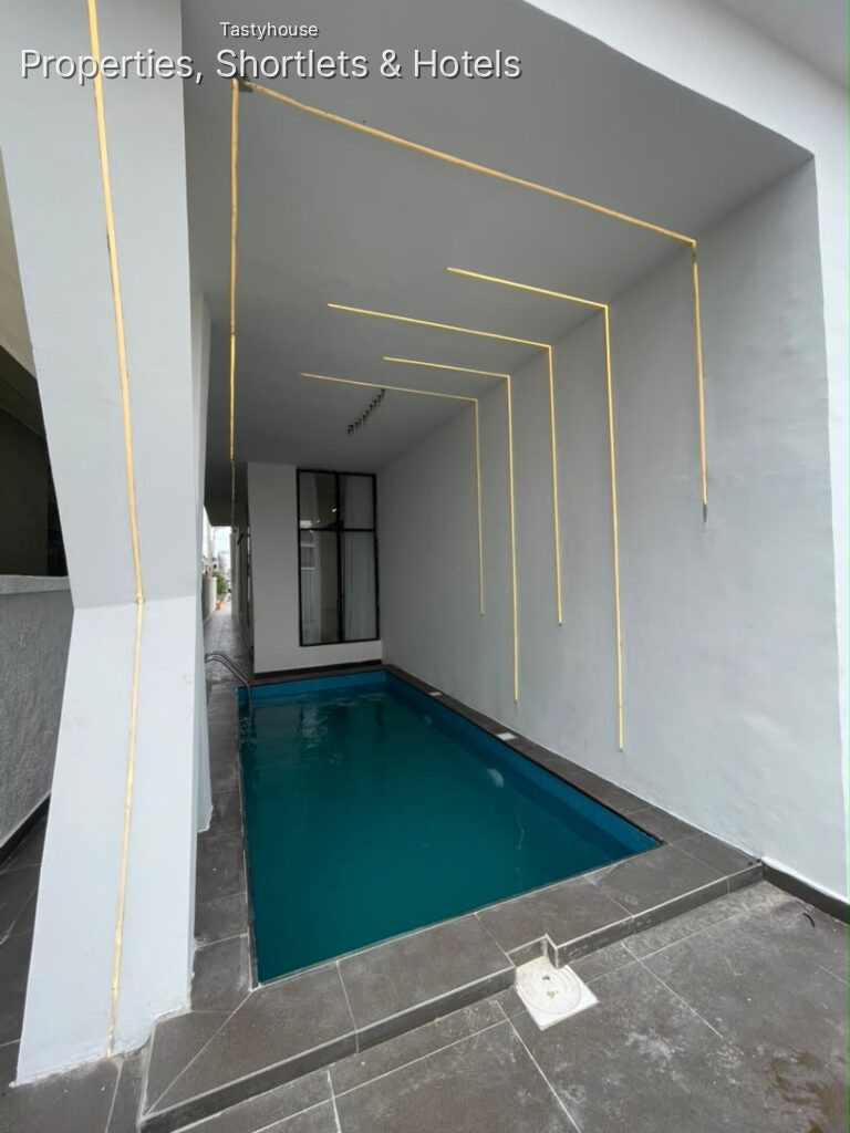 5 – BEDROOM FULLY DETACHED DUPLEX