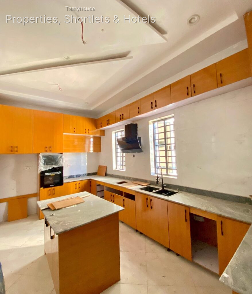 Newly built 4 bedroom all ensuite fully detached duplexes