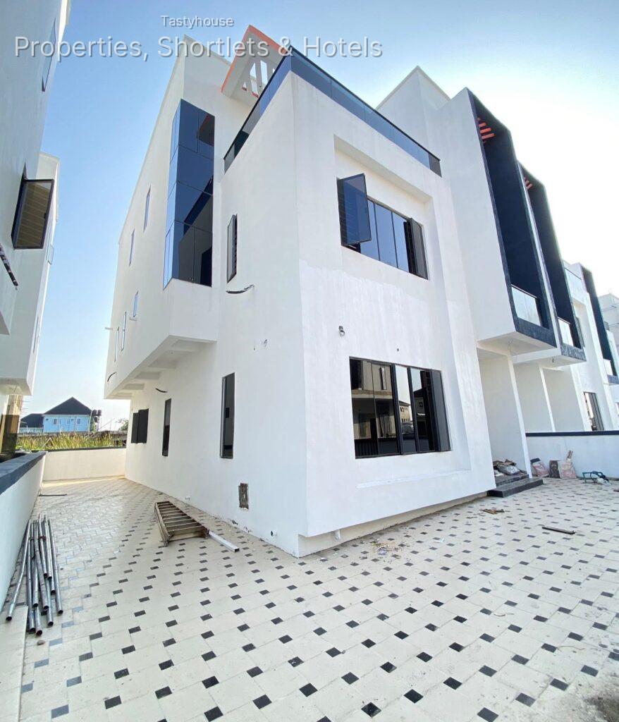 Newly built 4 bedroom all ensuite fully detached duplexes