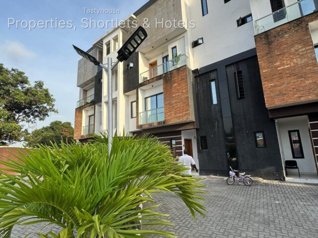 Super Clean & Spacious4-Bedroom Maisonette with BQ
