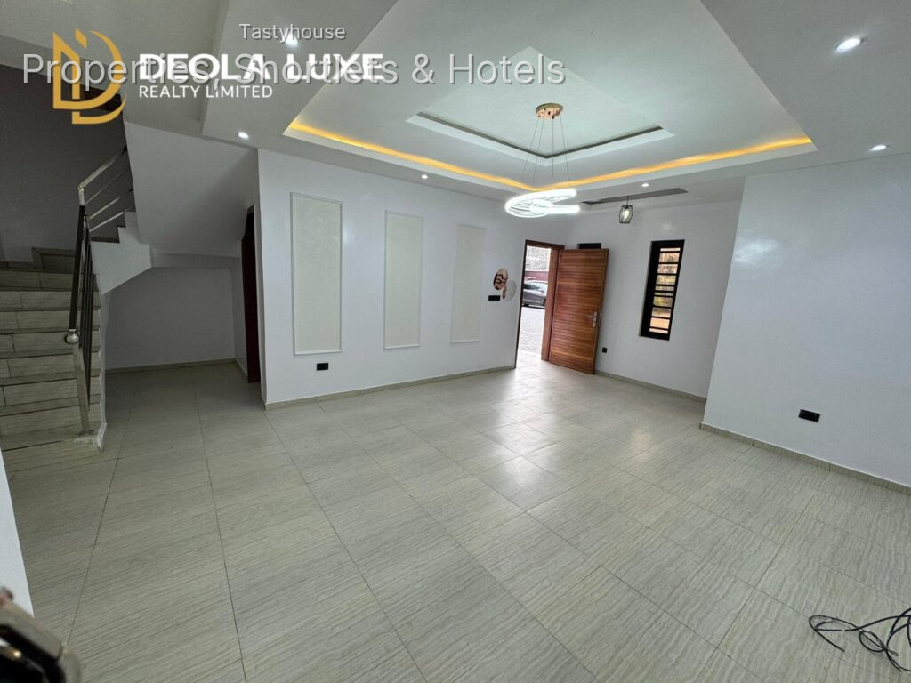 Super Clean & Spacious4-Bedroom Maisonette with BQ