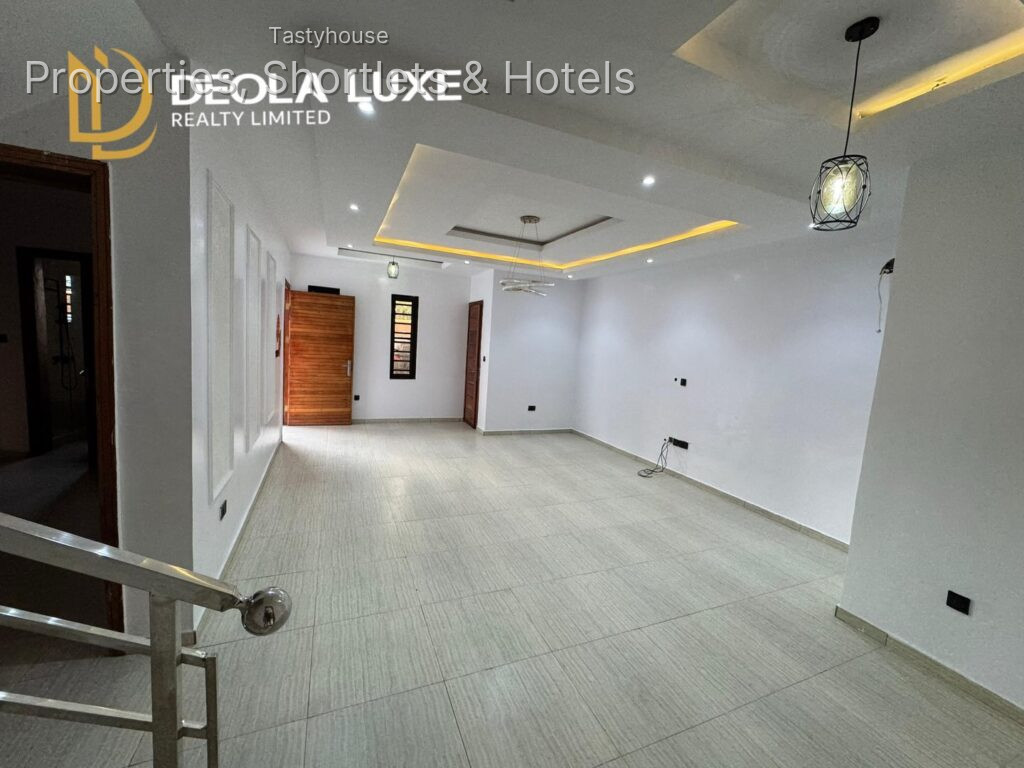 Super Clean & Spacious4-Bedroom Maisonette with BQ