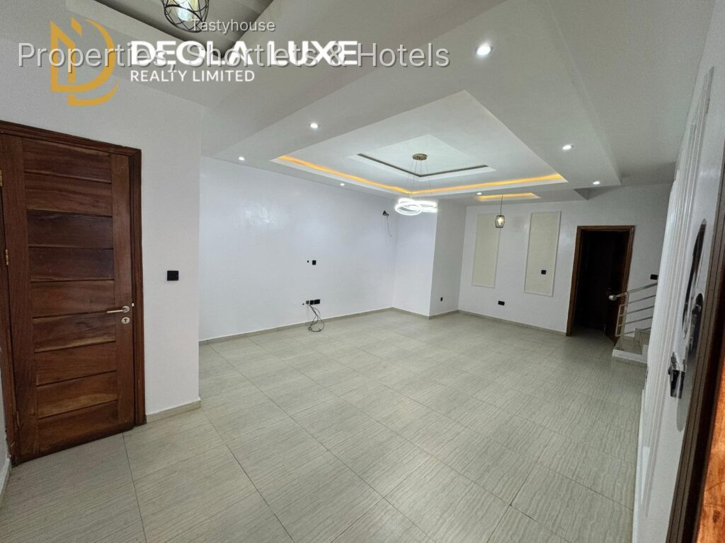 Super Clean & Spacious4-Bedroom Maisonette with BQ