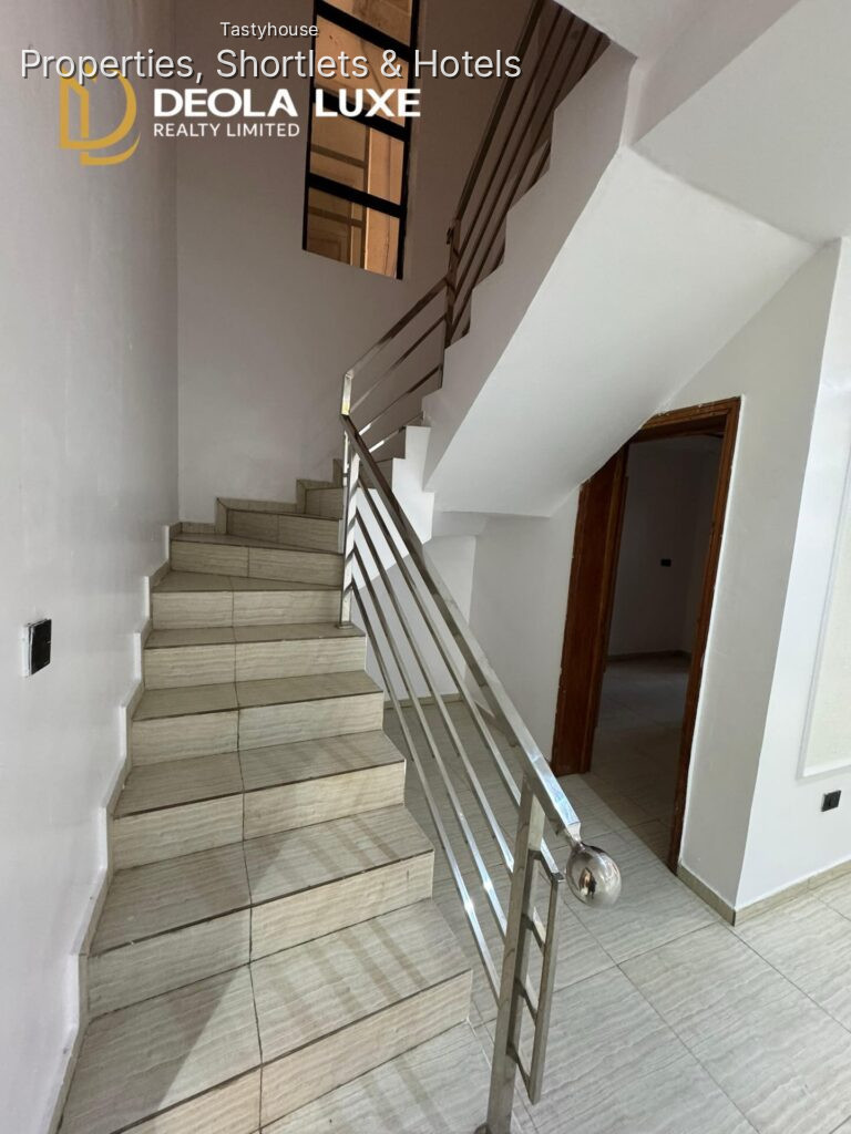 Super Clean & Spacious4-Bedroom Maisonette with BQ