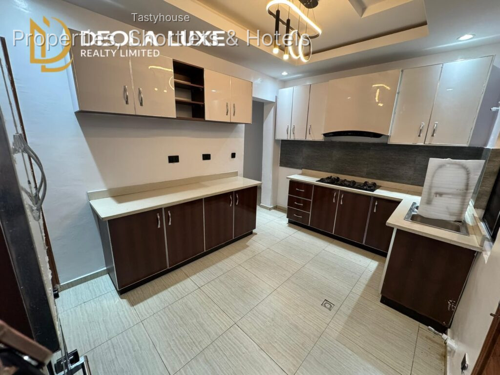 Super Clean & Spacious4-Bedroom Maisonette with BQ