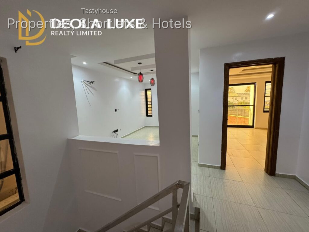 Super Clean & Spacious4-Bedroom Maisonette with BQ