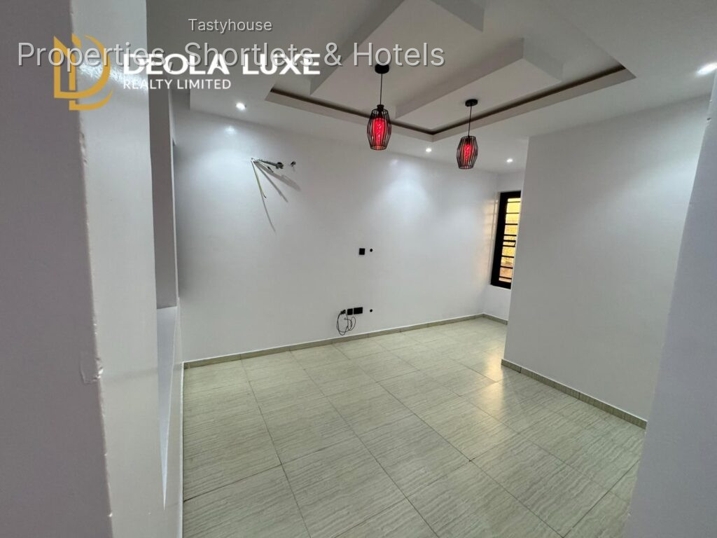 Super Clean & Spacious4-Bedroom Maisonette with BQ