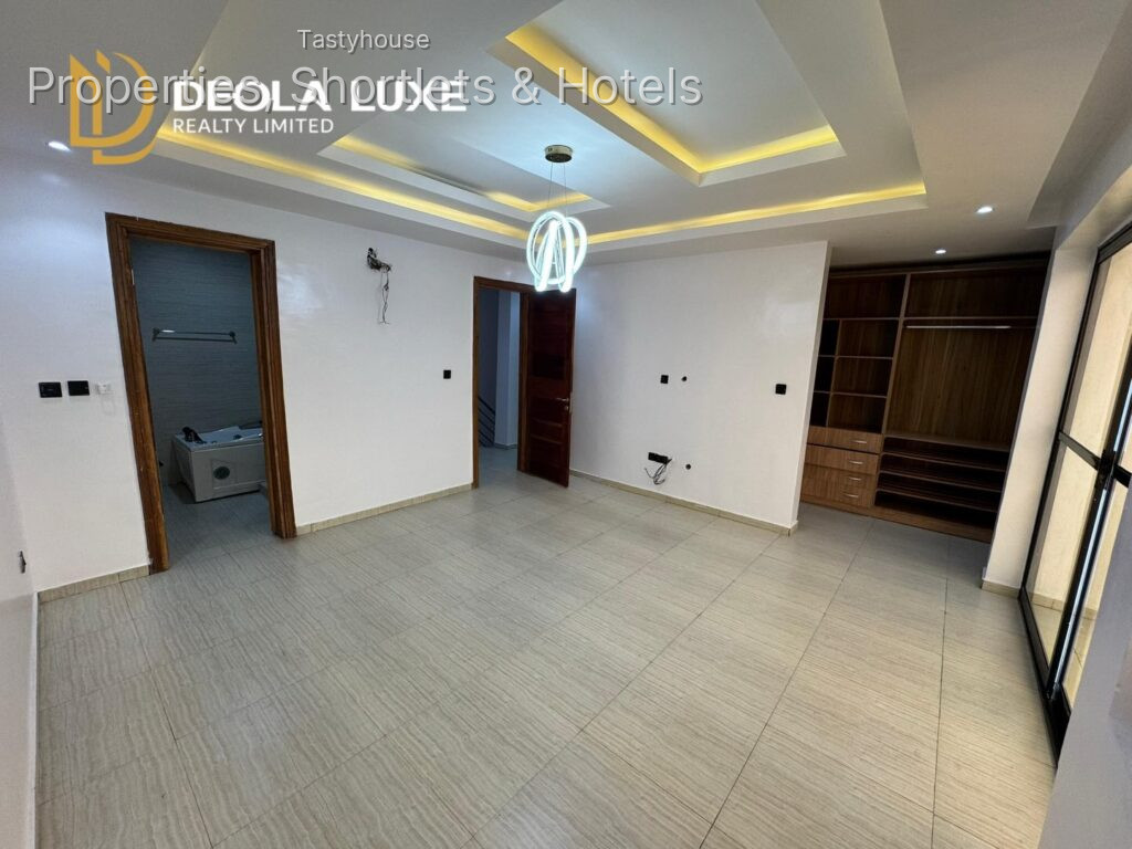 Super Clean & Spacious4-Bedroom Maisonette with BQ