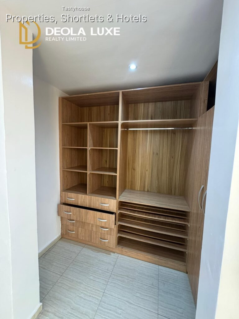 Super Clean & Spacious4-Bedroom Maisonette with BQ