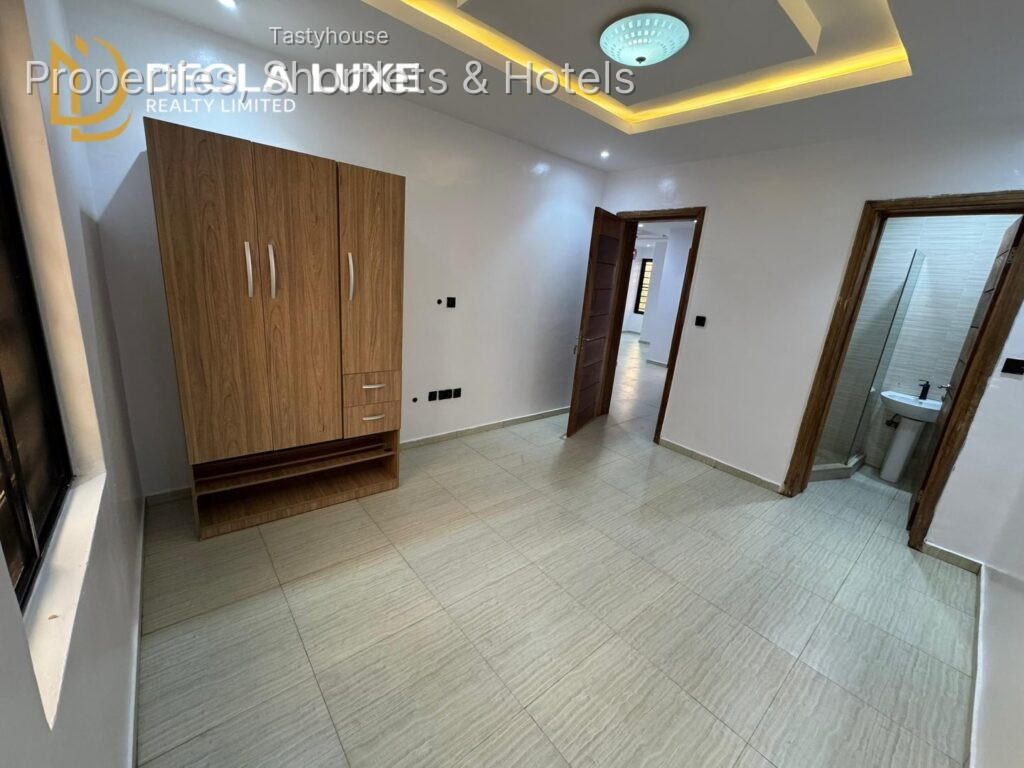 Super Clean & Spacious4-Bedroom Maisonette with BQ
