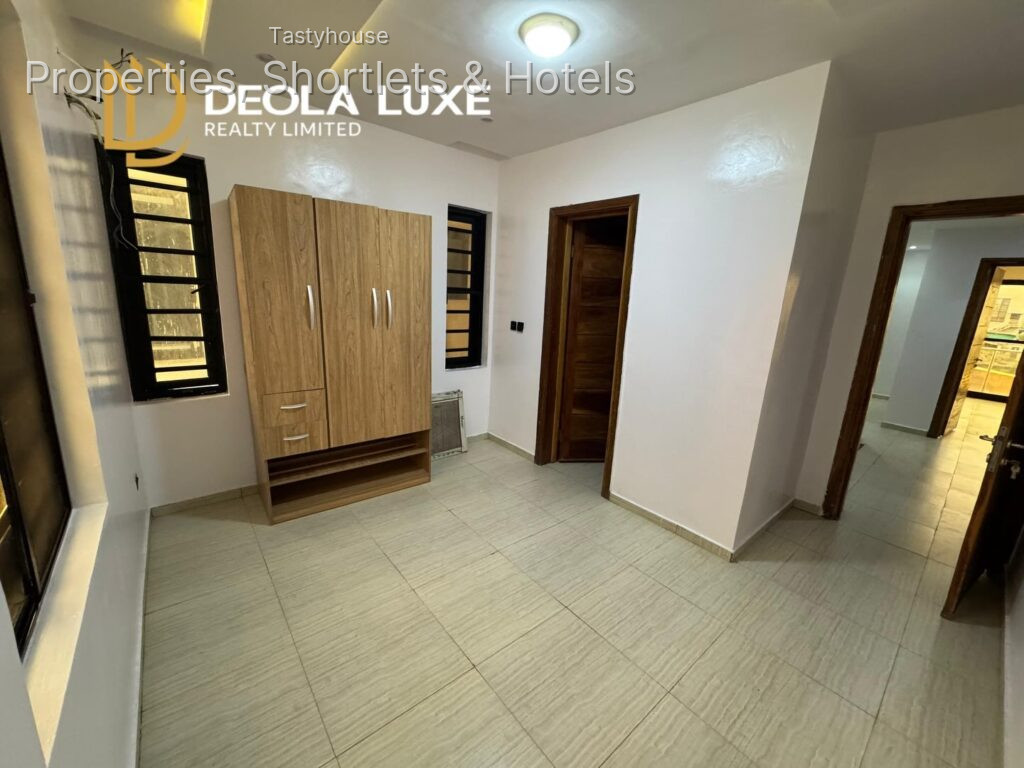 Super Clean & Spacious4-Bedroom Maisonette with BQ