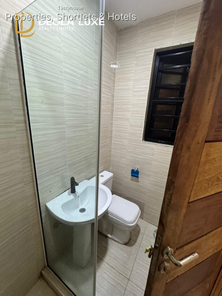 Super Clean & Spacious4-Bedroom Maisonette with BQ