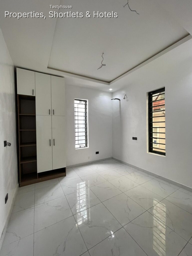 4BEDR0OM FULLY DETACHED DUPLEX