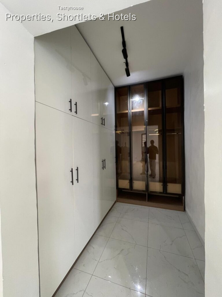 4BEDR0OM FULLY DETACHED DUPLEX