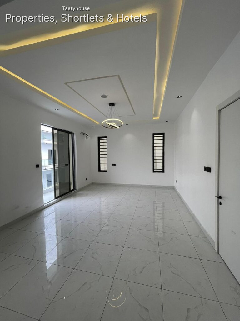 4BEDR0OM FULLY DETACHED DUPLEX