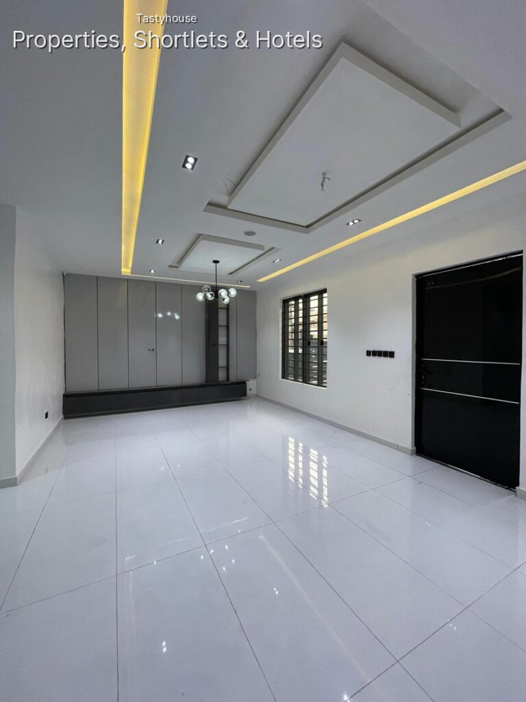 4BEDR0OM FULLY DETACHED DUPLEX