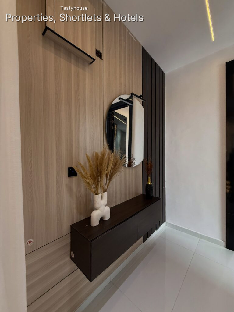 5 bedroom detached duplex with swimming pool