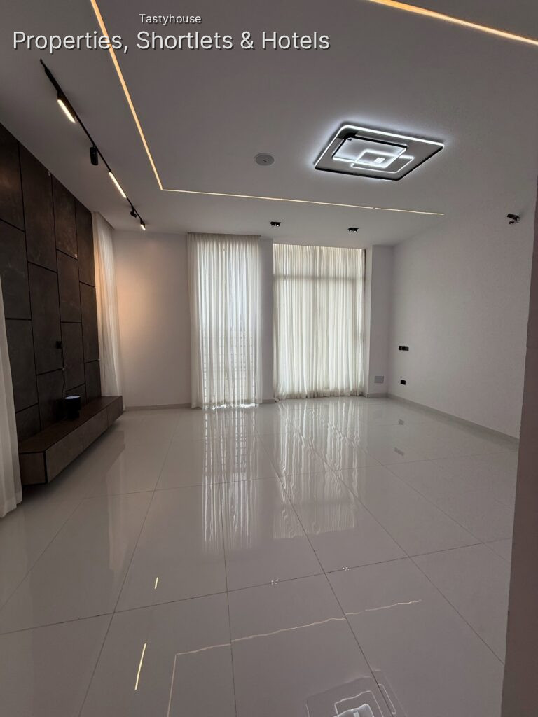 5 bedroom detached duplex with swimming pool