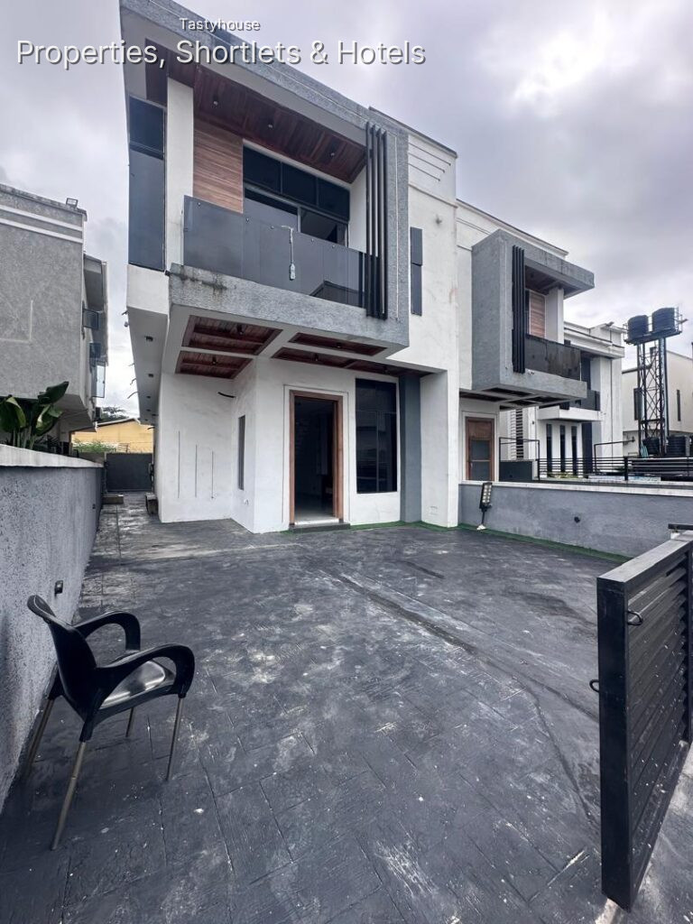 WELL-BUILT 4-BEDROOM SEMI-DETACHED DUPLEX