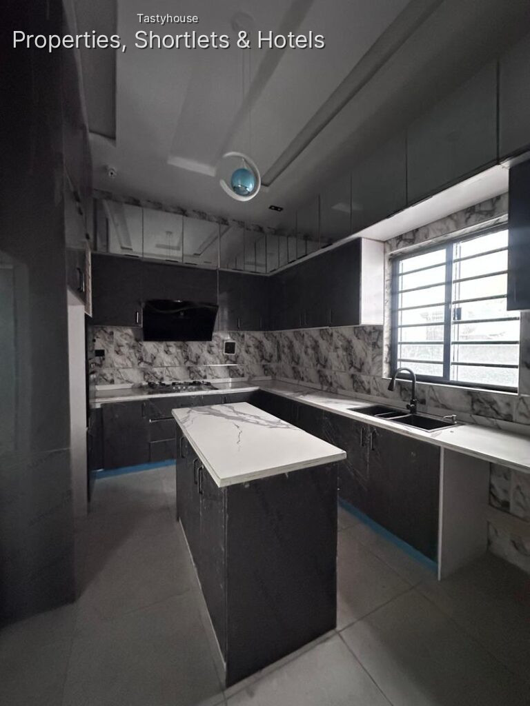 WELL-BUILT 4-BEDROOM SEMI-DETACHED DUPLEX