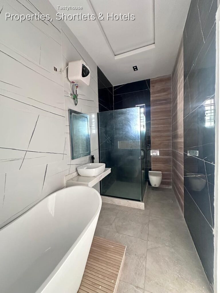 WELL-BUILT 4-BEDROOM SEMI-DETACHED DUPLEX