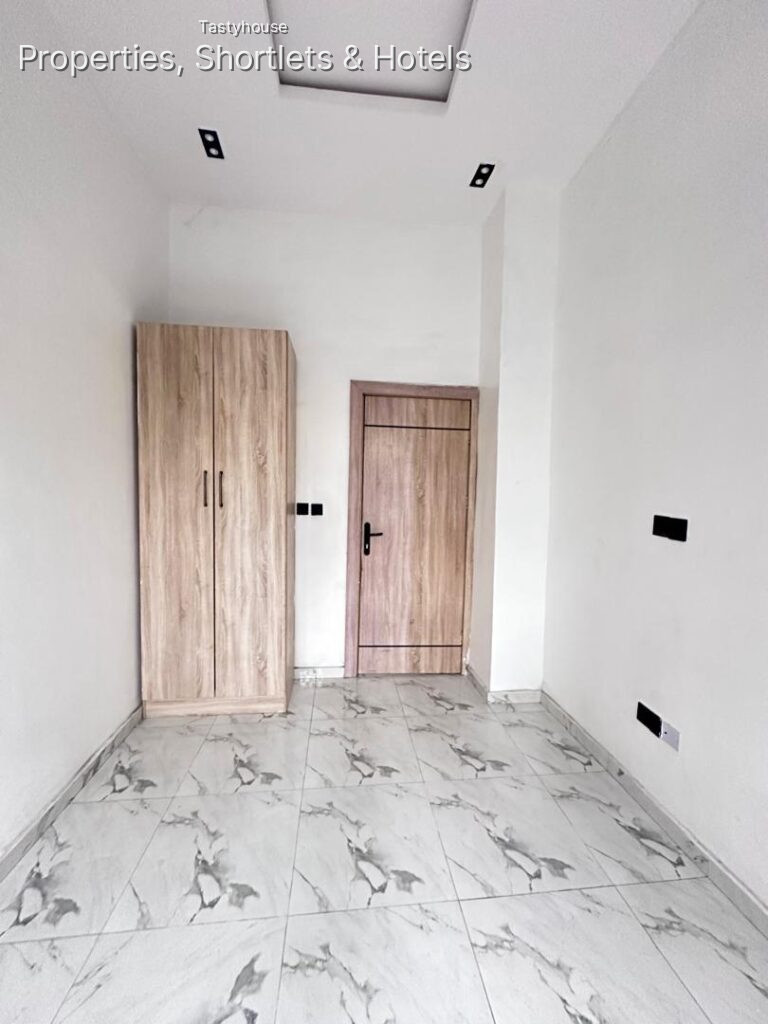 WELL-BUILT 4-BEDROOM SEMI-DETACHED DUPLEX