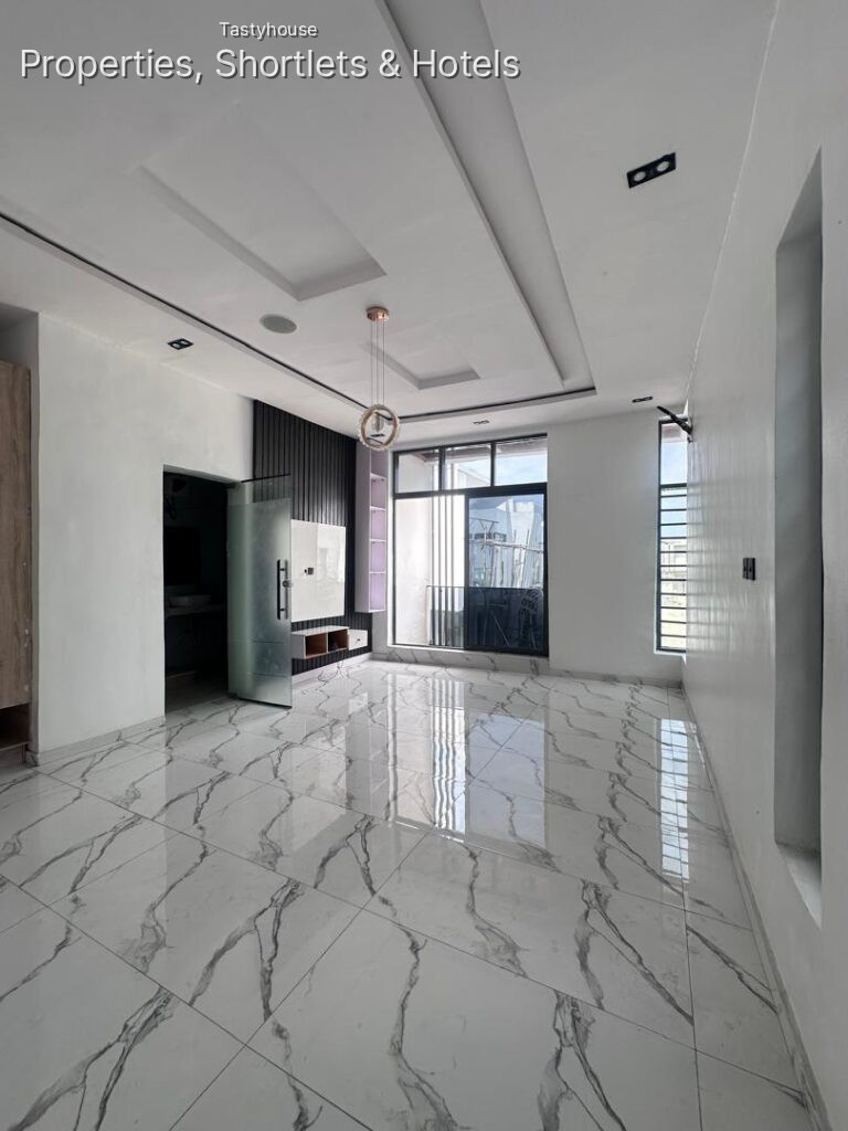 WELL-BUILT 4-BEDROOM SEMI-DETACHED DUPLEX