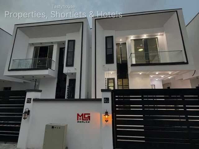 LUXURY 4 BEDROOM SEMI DETACHED DUPLEX