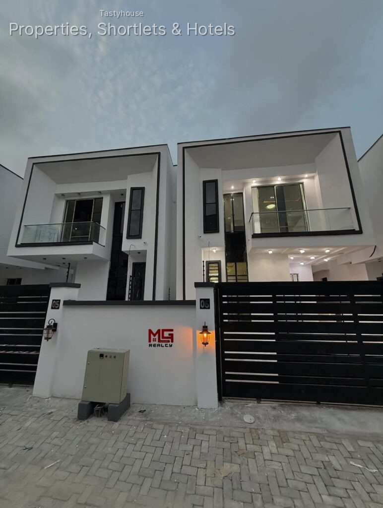 LUXURY 4 BEDROOM SEMI DETACHED DUPLEX